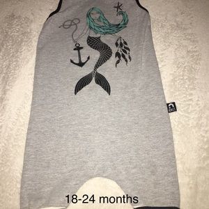 Rags to Raches romper. My little gal only wore it once. Basically brand new!